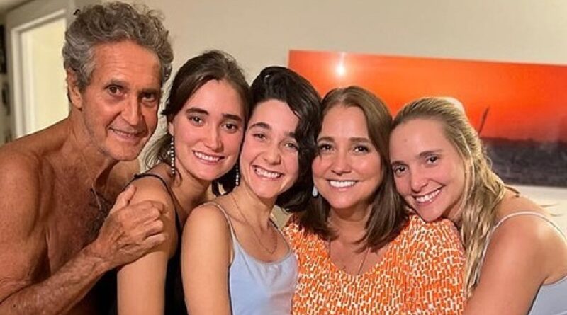 Gabriela Rivero Daughters with Father