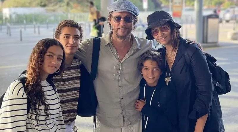 Vida Alves McConaughey with family