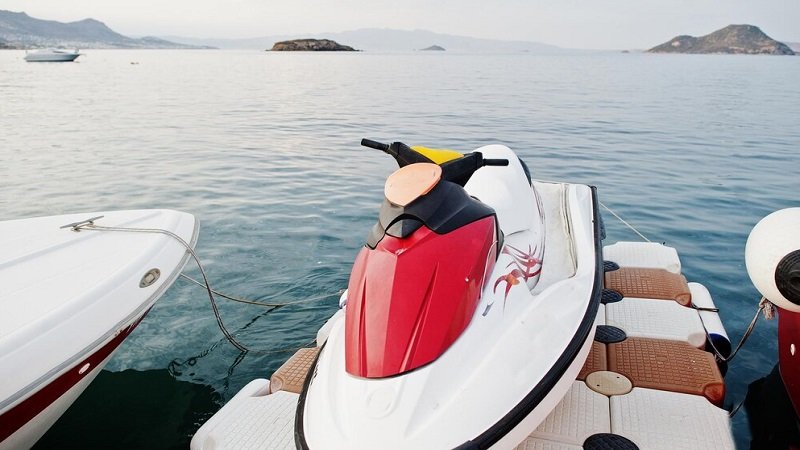 Find your ideal watercraft with our expert guide! Explore top options & tips for the perfect getaway on the water. Start your adventure now!